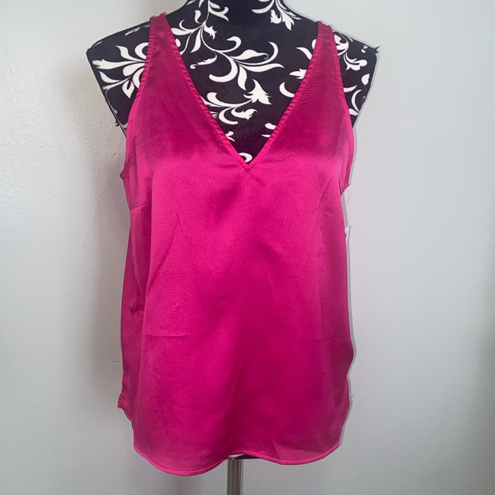 Old Navy textured double v neck tank NWT